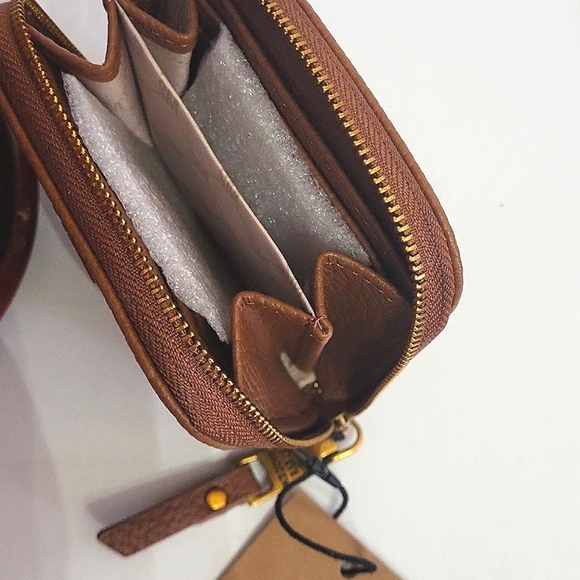 NWT Steve Madden BCardy Nutshell Half Zip Wallet - Picture 3 of 6